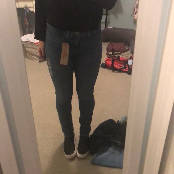 Brand new Levi brand skinny jeans jeggings - Picture 3 of 4